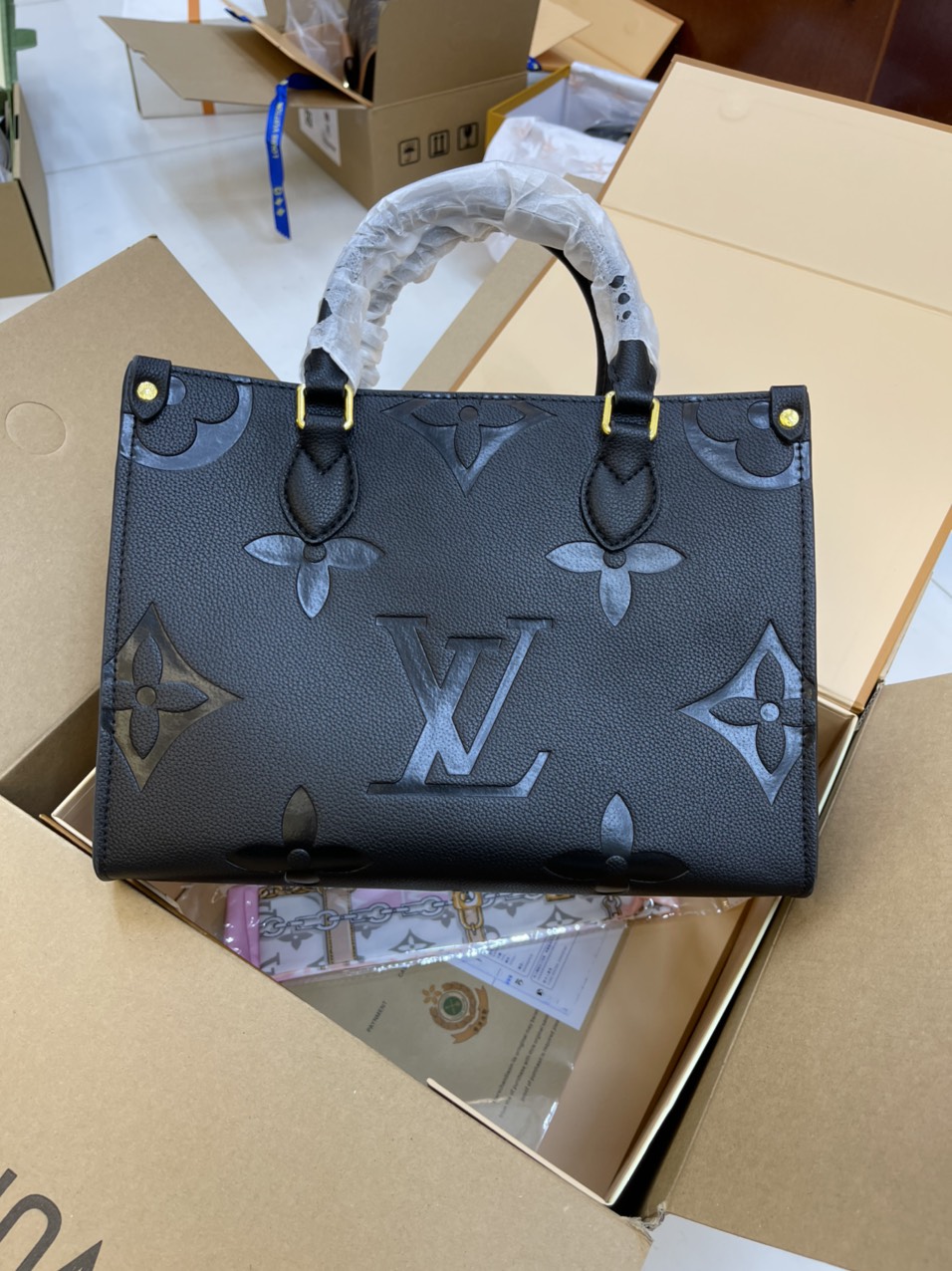 Túi Xách Super LV Tote Onthego Màu Đen 28cm